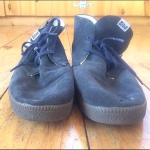 Size 11 alife casual lace up shoe.